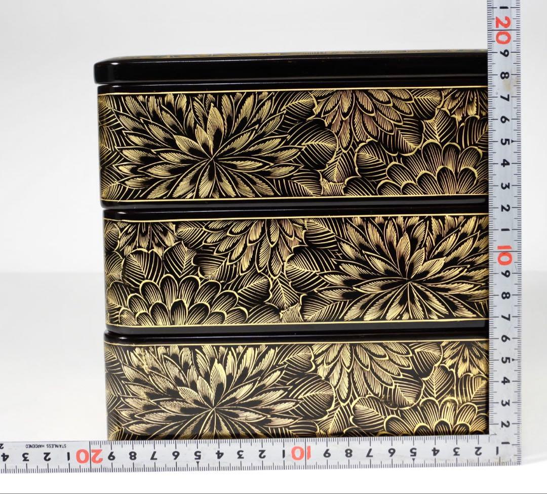 輪島塗　3段重箱　布着本堅地　 菊彫り詰め沈金　木製