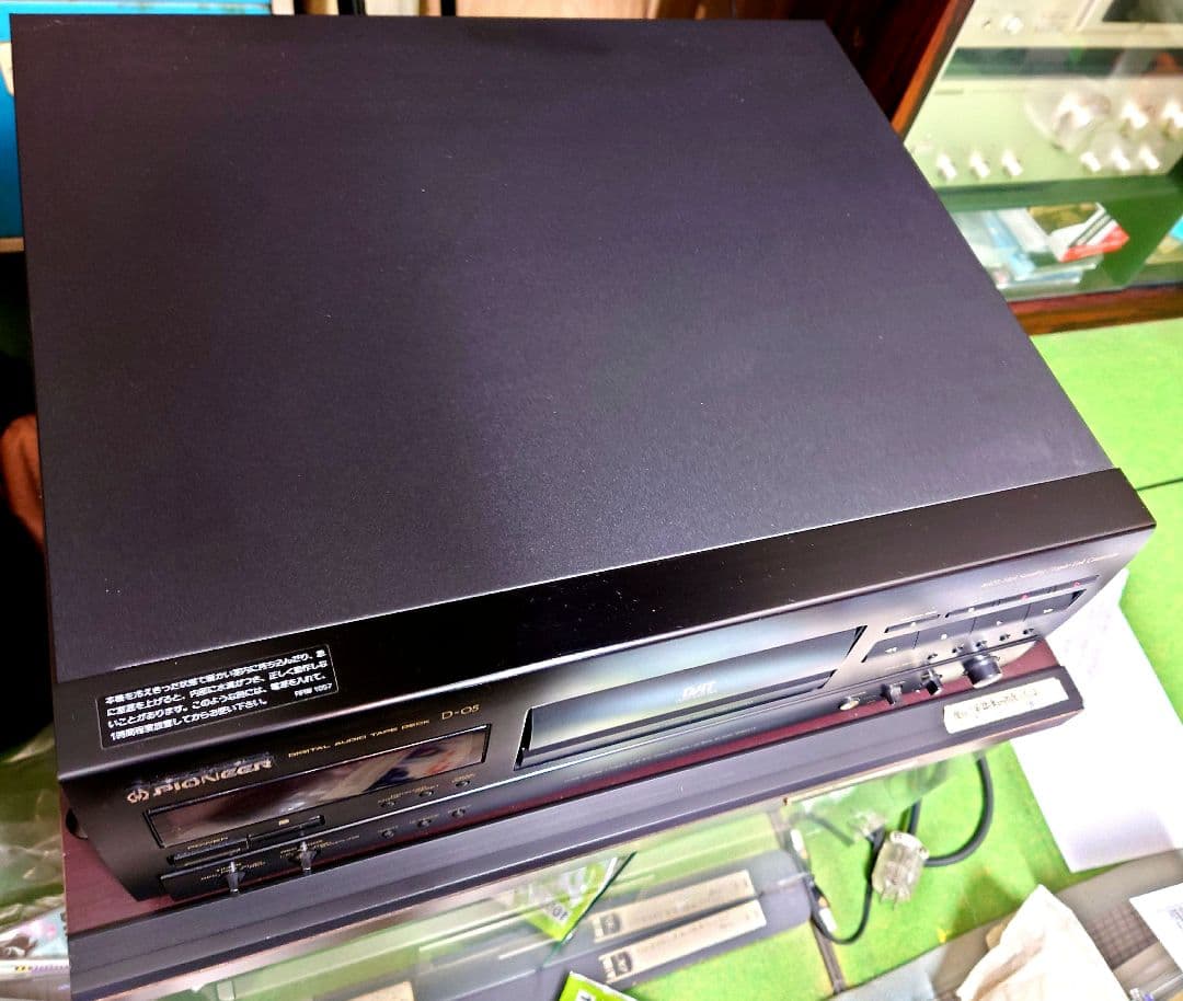 Pioneer D-05 DATデッキ（ジャンク）テープ2本付き。
