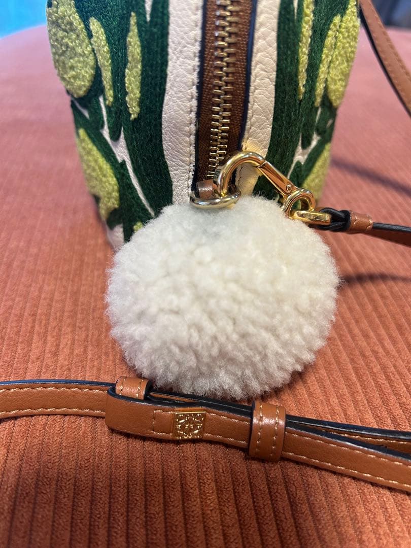 LOEWE うさぎ型ショルダーバッグ 花柄刺繍　レア　美品