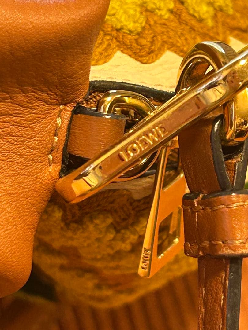 LOEWE うさぎ型ショルダーバッグ 花柄刺繍　レア　美品