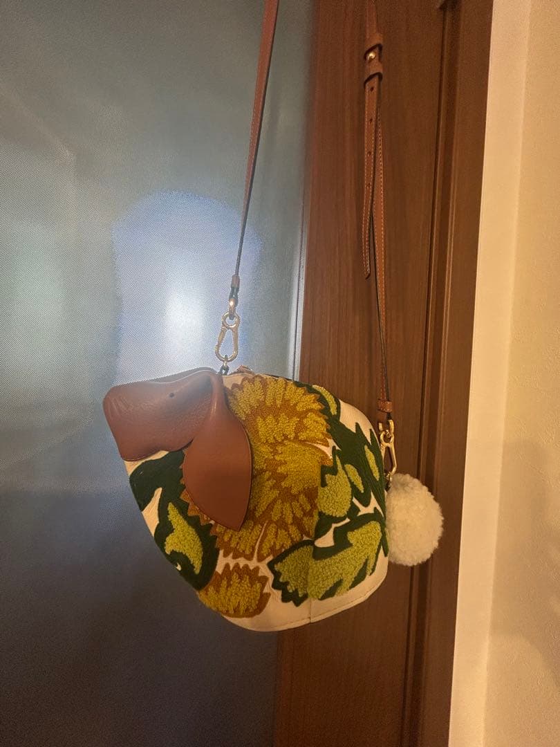 LOEWE うさぎ型ショルダーバッグ 花柄刺繍　レア　美品