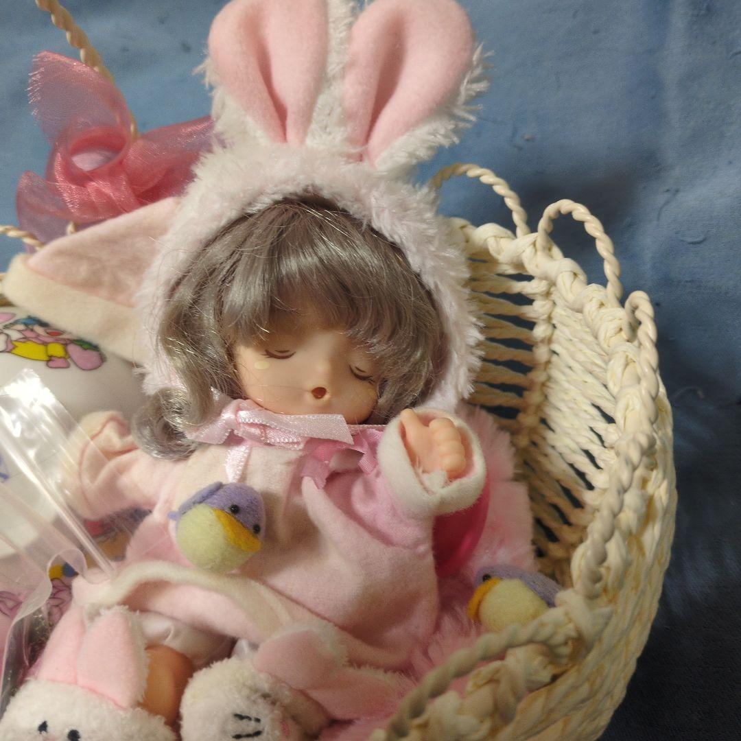 とんがり帽子のメモル 眠り顔のお人形　指しゃぶり人形