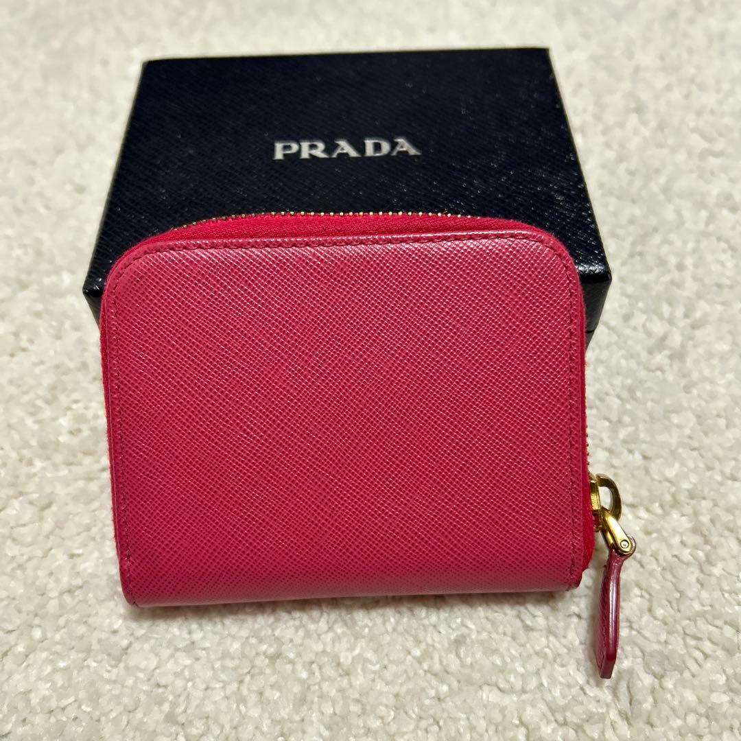 プラダ　ケース