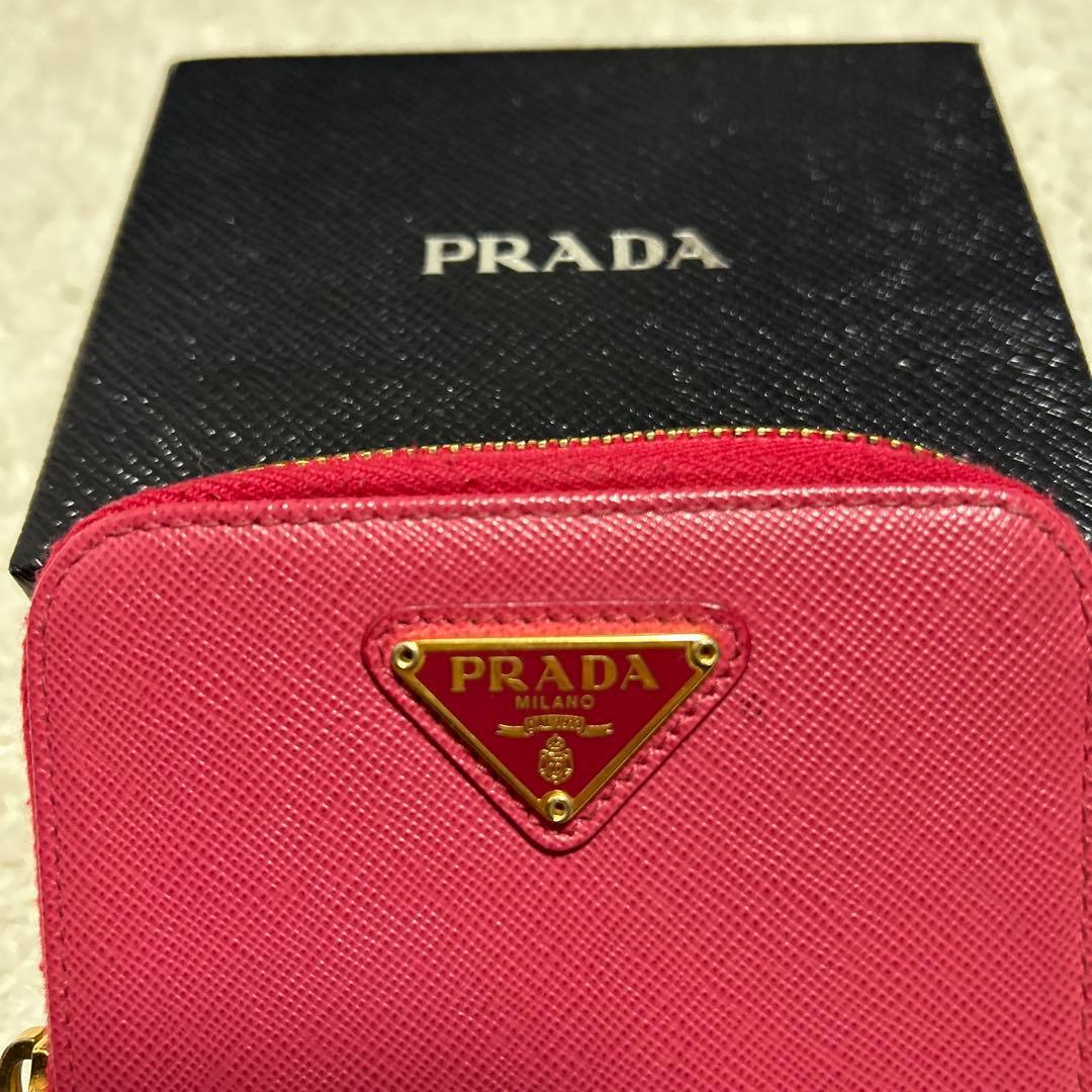 プラダ　ケース