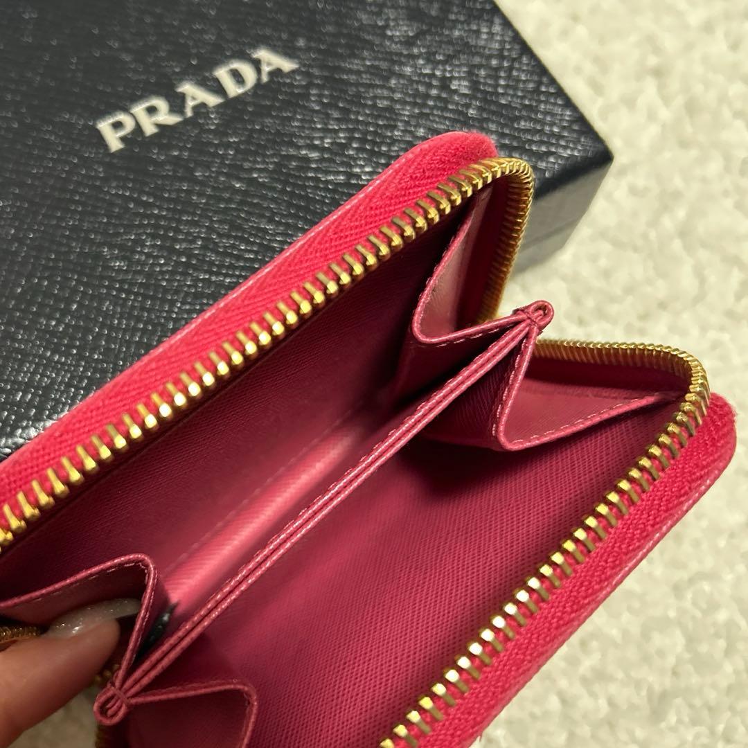 プラダ　ケース