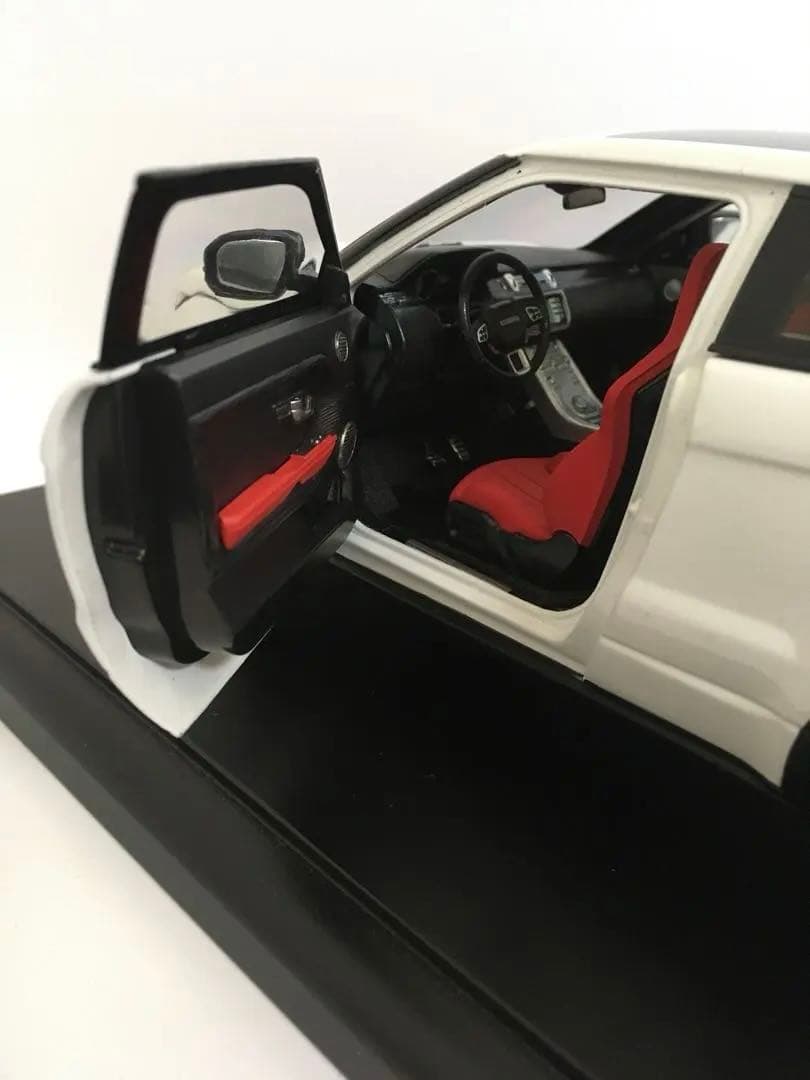 レンジローバー イヴォーク 1/18 ミニカー ホワイト年始セール‼︎