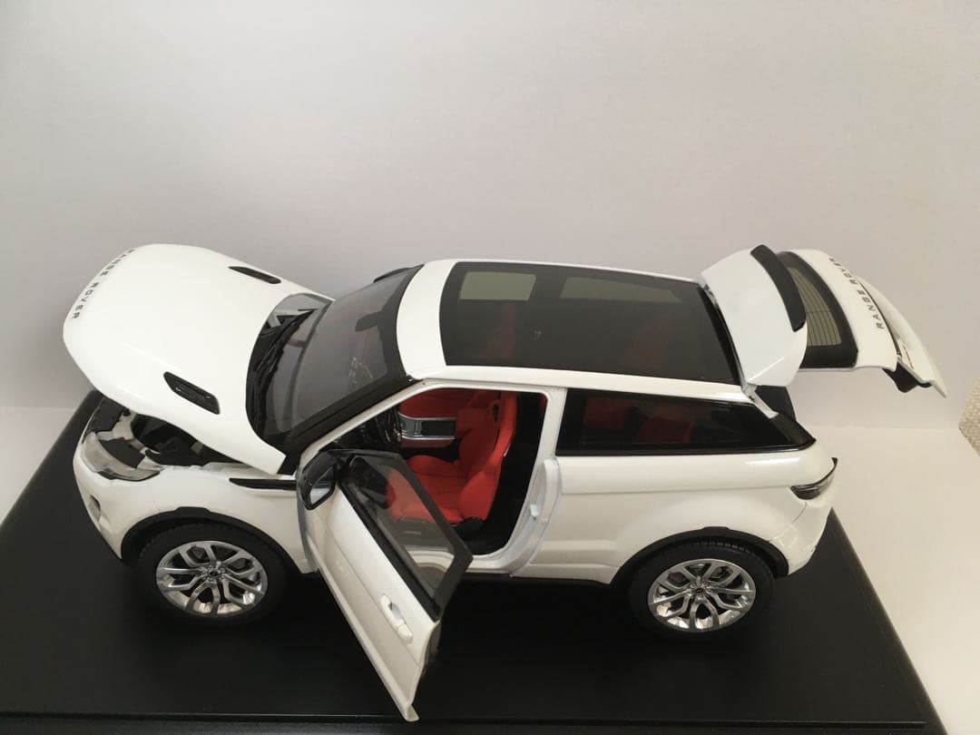 レンジローバー イヴォーク 1/18 ミニカー ホワイト年始セール‼︎