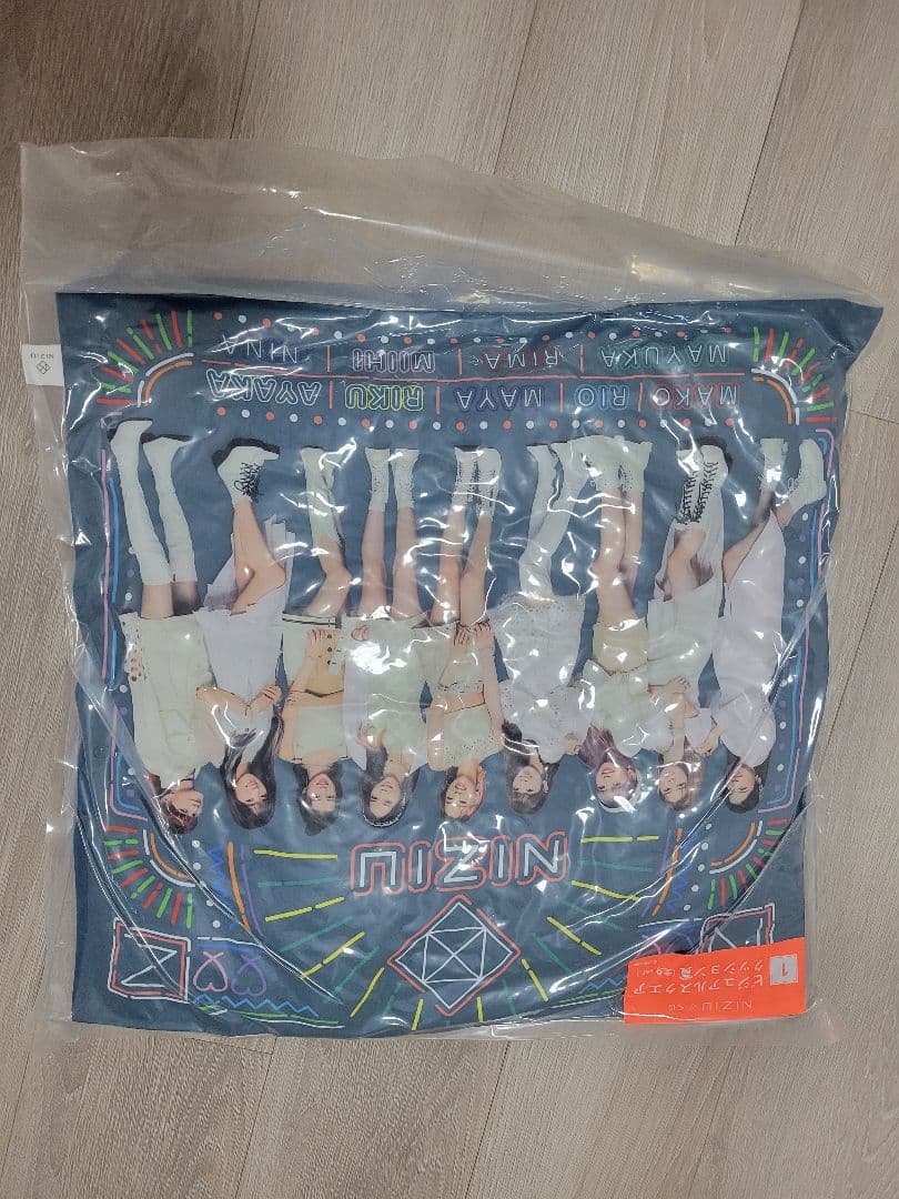 NiziU グッズセット　1番くじ　 壁掛け時計 スピーカー　クッション