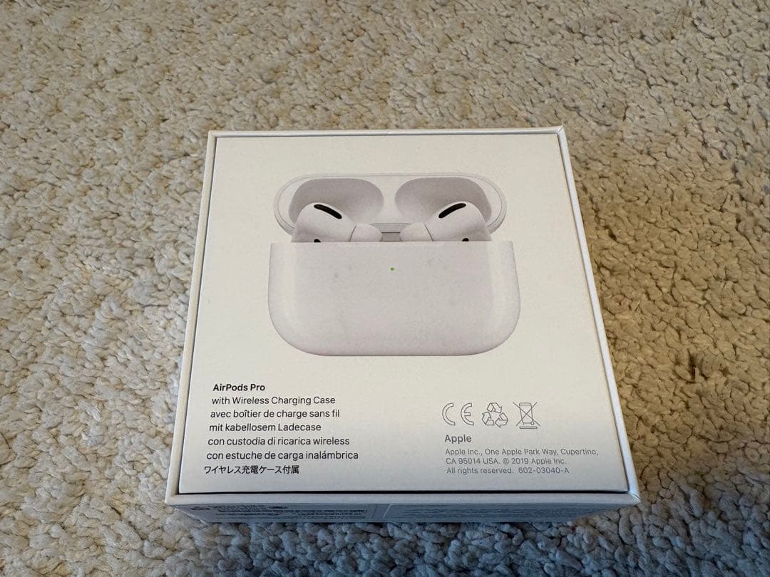 イヤホン AirPods Pro with Wireless Charging Case