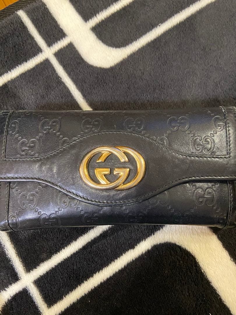 ＊たう＊ 即購入歓迎/コメント歓迎  Gucci 二つ折り財布 黒 レザー