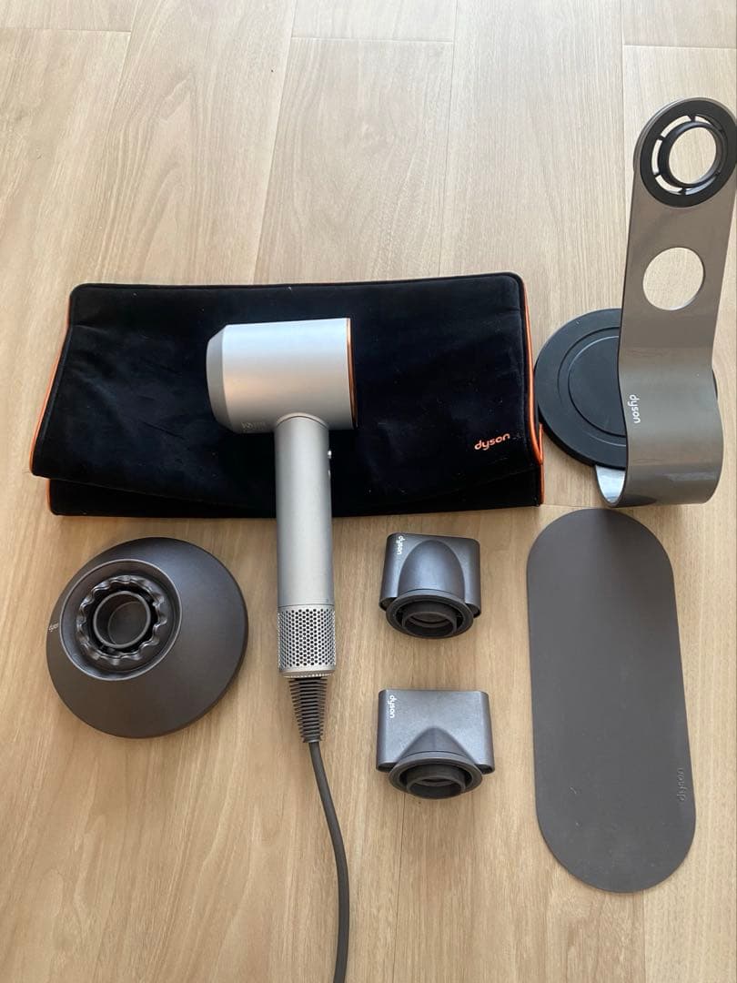 美品　ダイソン ドライヤー コッパー　限定モデルHD03