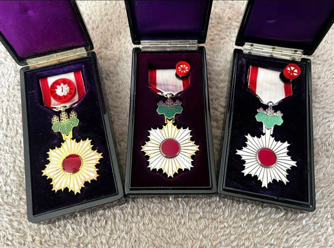 勲四等旭日小綬章　勲五等双旭日章　勲六等単光旭日章　勲章3点セット　美品
