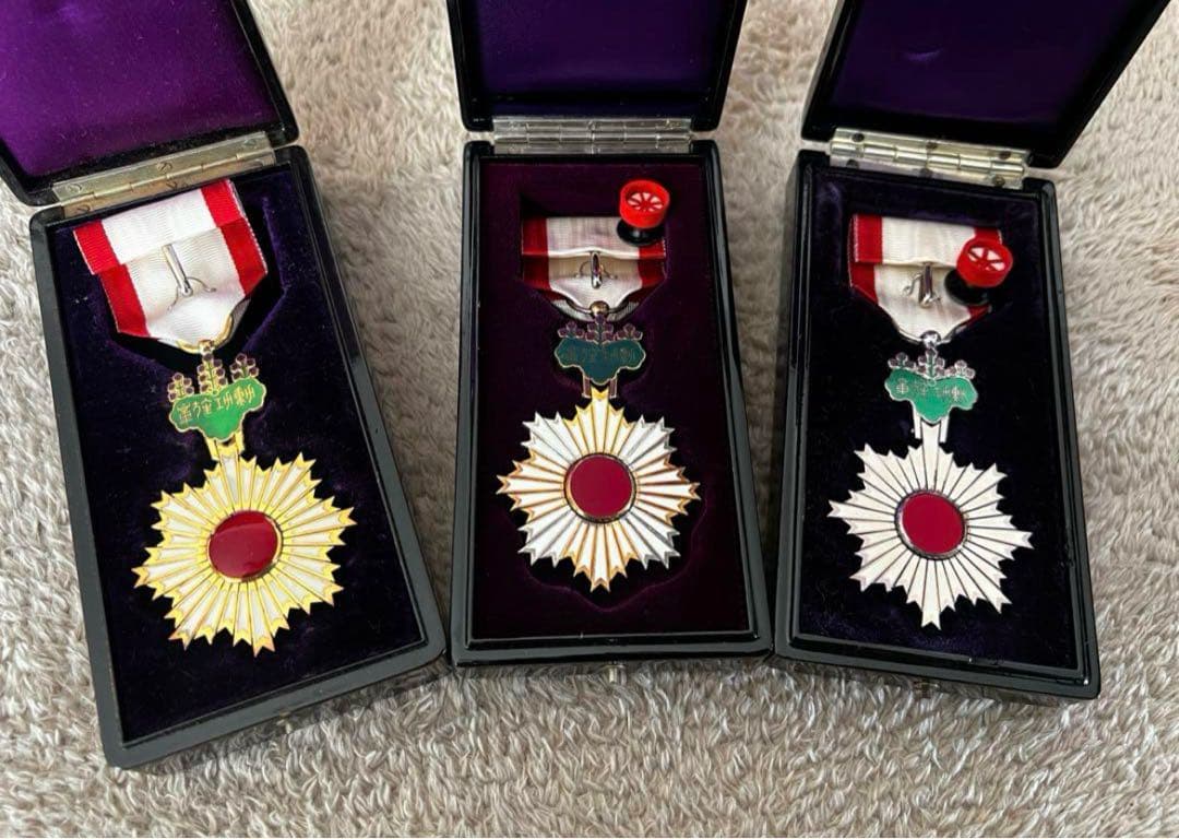 勲四等旭日小綬章　勲五等双旭日章　勲六等単光旭日章　勲章3点セット　美品