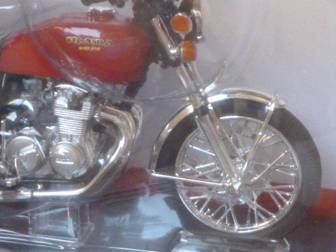 新品／1/12　ホンダ　CB400FOUR　1台／完成品　アオシマ　ルビーレッド