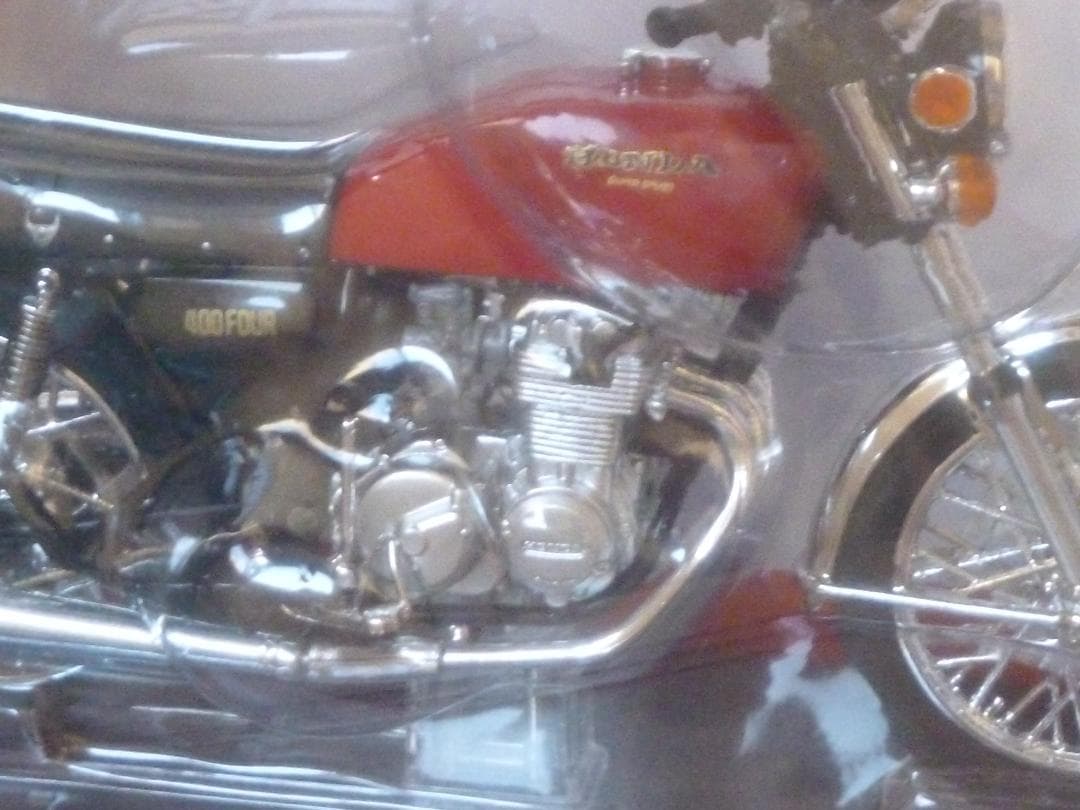 新品／1/12　ホンダ　CB400FOUR　1台／完成品　アオシマ　ルビーレッド