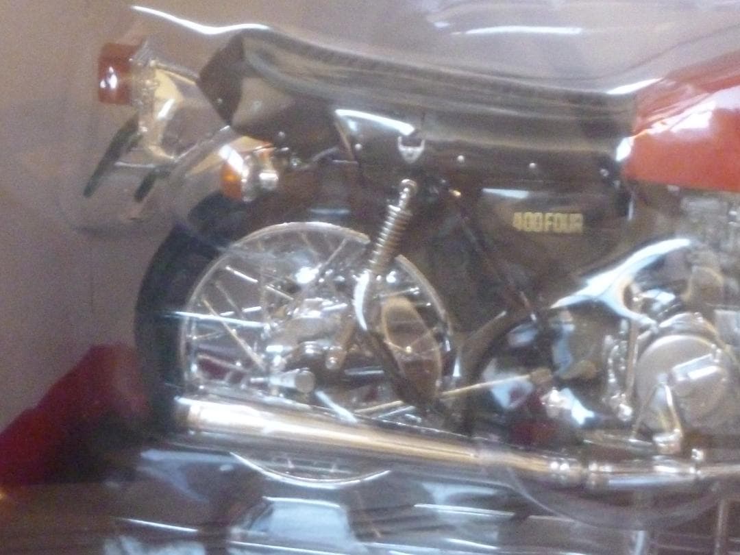新品／1/12　ホンダ　CB400FOUR　1台／完成品　アオシマ　ルビーレッド