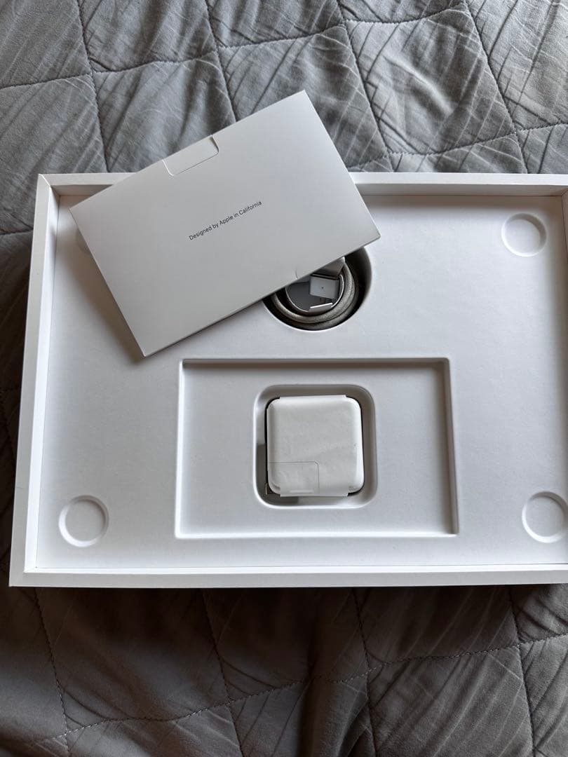 Apple MacBook Air M3 8GB 本体