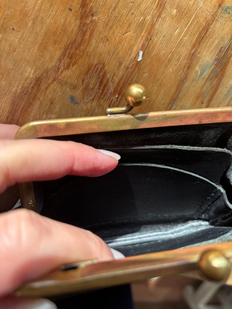 お値下げ依頼のためお値下げ！n25 カバの革。ブラックレザー がま口財布