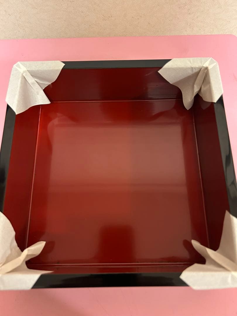 【未使用】木製漆塗　4段　七五重箱　続き柄　老松　沈金　木箱付き