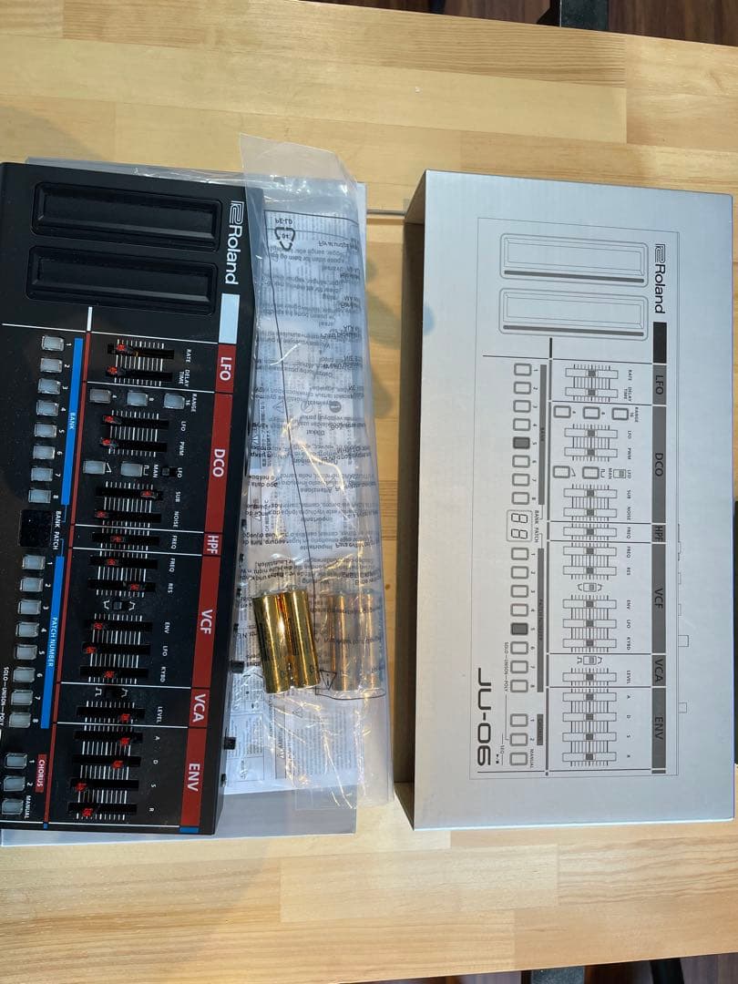 Roland JU-06 シンセサイザー