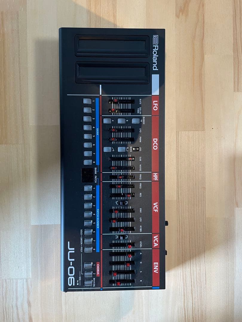 Roland JU-06 シンセサイザー