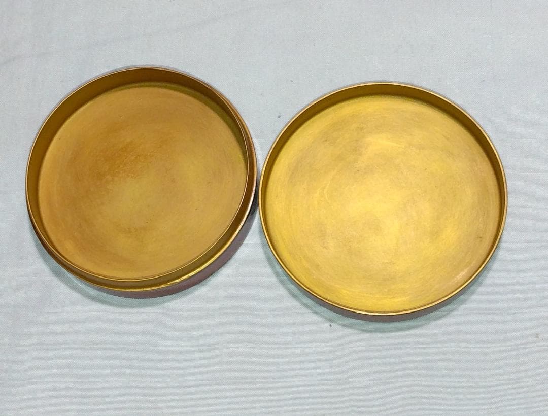 茶道具　乾漆砥出平香合　日展会友　折笠兆春作　乾漆造弁柄砥出（内金塗）平香合！！