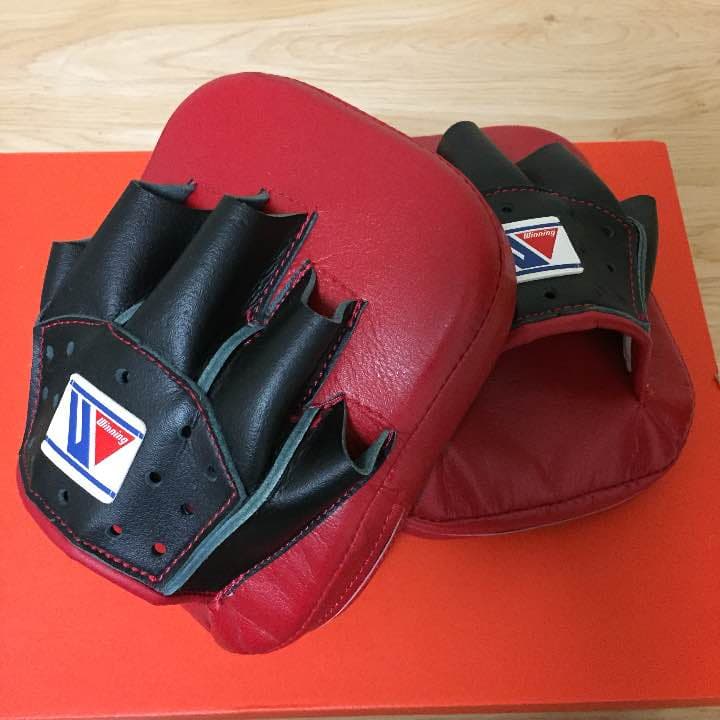 Winning/ウイニング】　小型パンチングミット　湾曲型