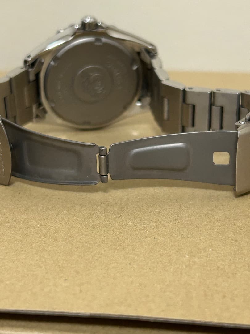 SEIKO V147 チタニウムソーラー　腕時計