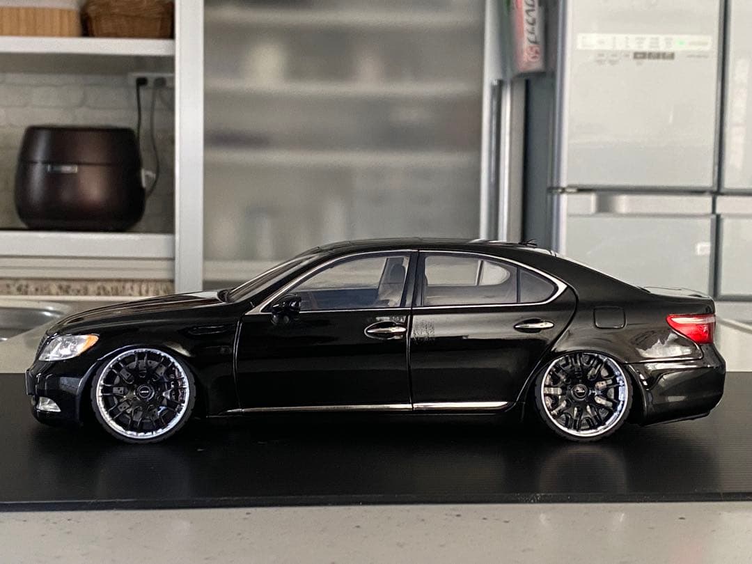 レクサス　LS460 1/18 21インチ　ローダウンカスタム