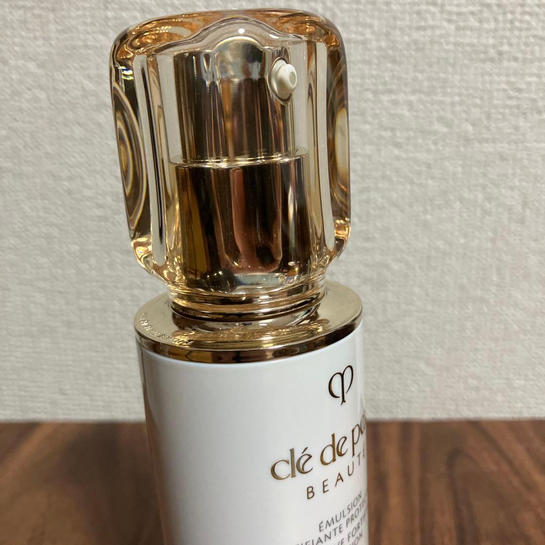 クレ・ド・ポー エマルジョン SPF25・PA++ 125ml