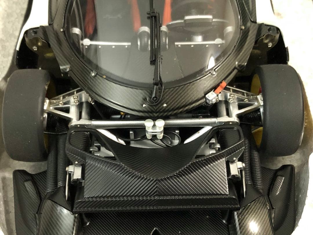 ★絶版！オートアート￼ 1/18 パガーニ ゾンダR (イタリアンストライプ￼)