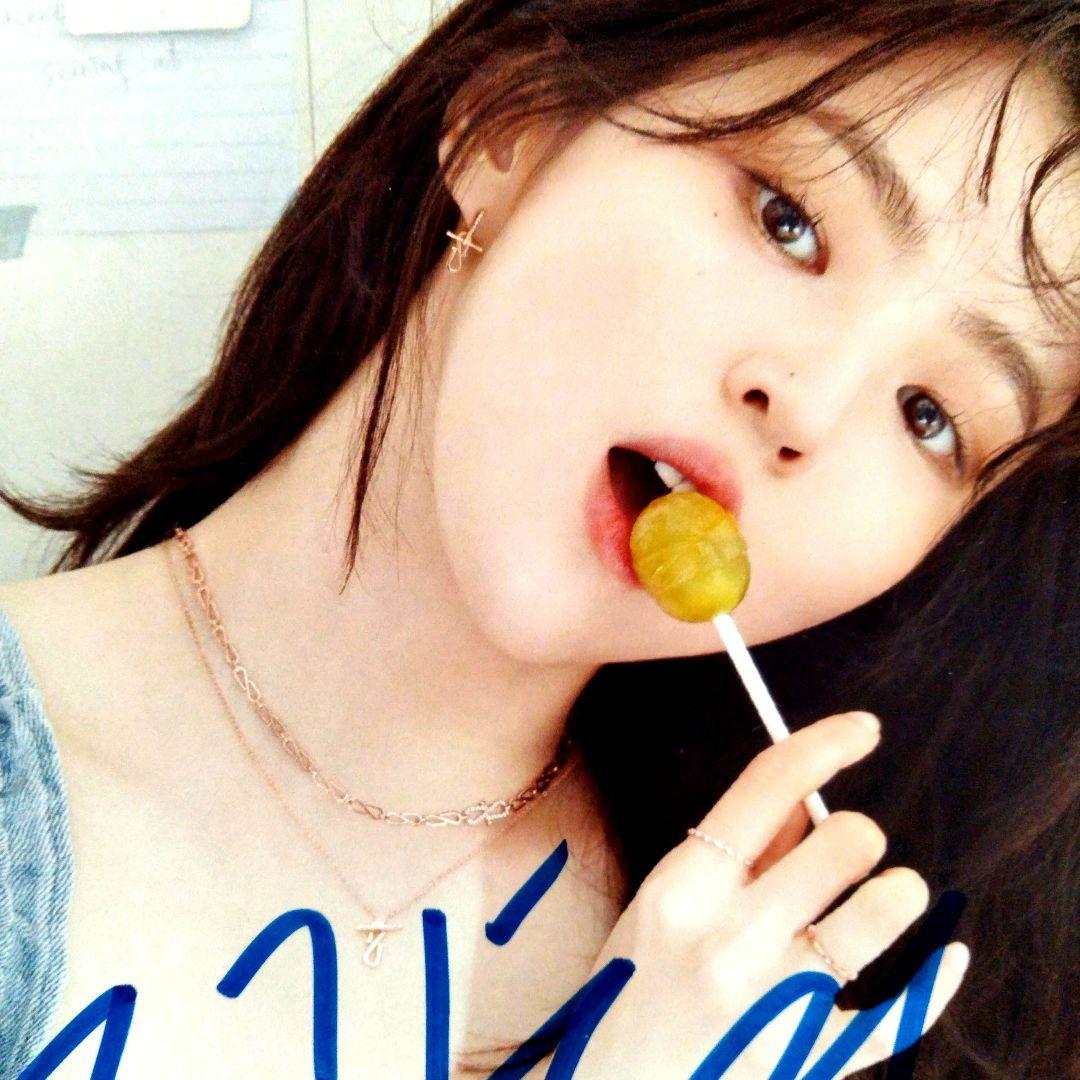 ハン・ソヒ直筆サイン入り2Lサイズ写真…Han So-hee …わかっていても…