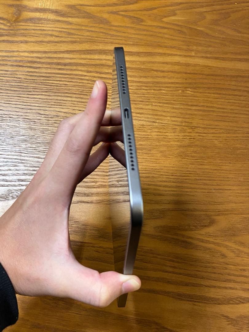 iPad mini 第7世代　本体　純正カバー付き