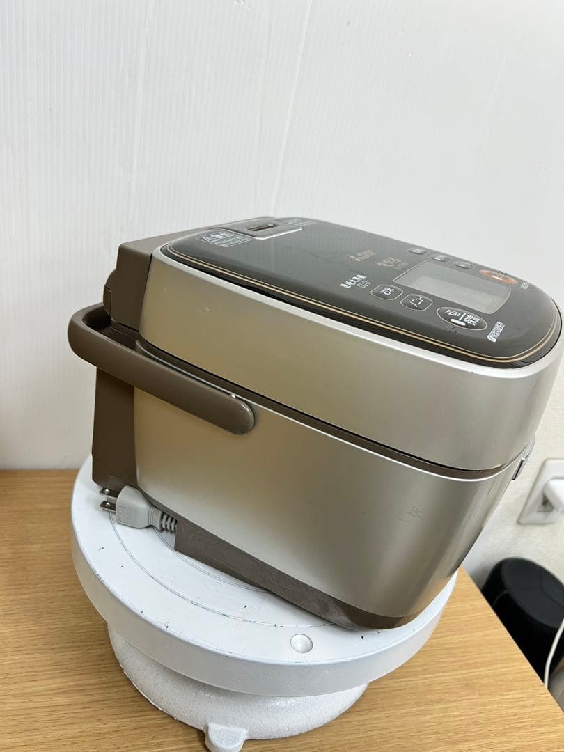 三菱IH炊飯器 5.5合（型番：NJ-ST06R-N）2016年製