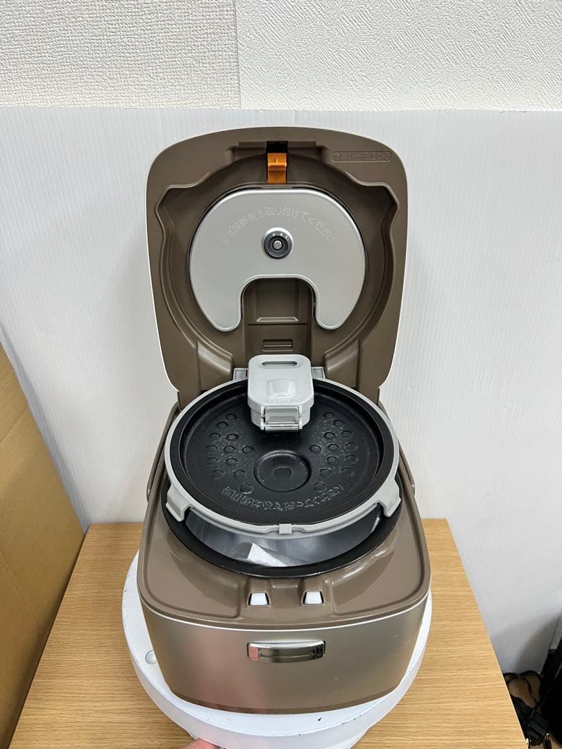 三菱IH炊飯器 5.5合（型番：NJ-ST06R-N）2016年製
