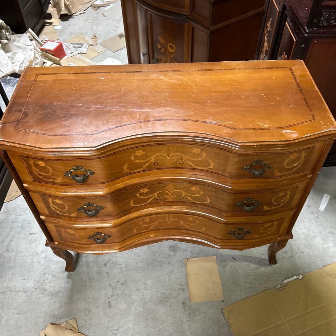 ダークブラウンの収納キャビネット