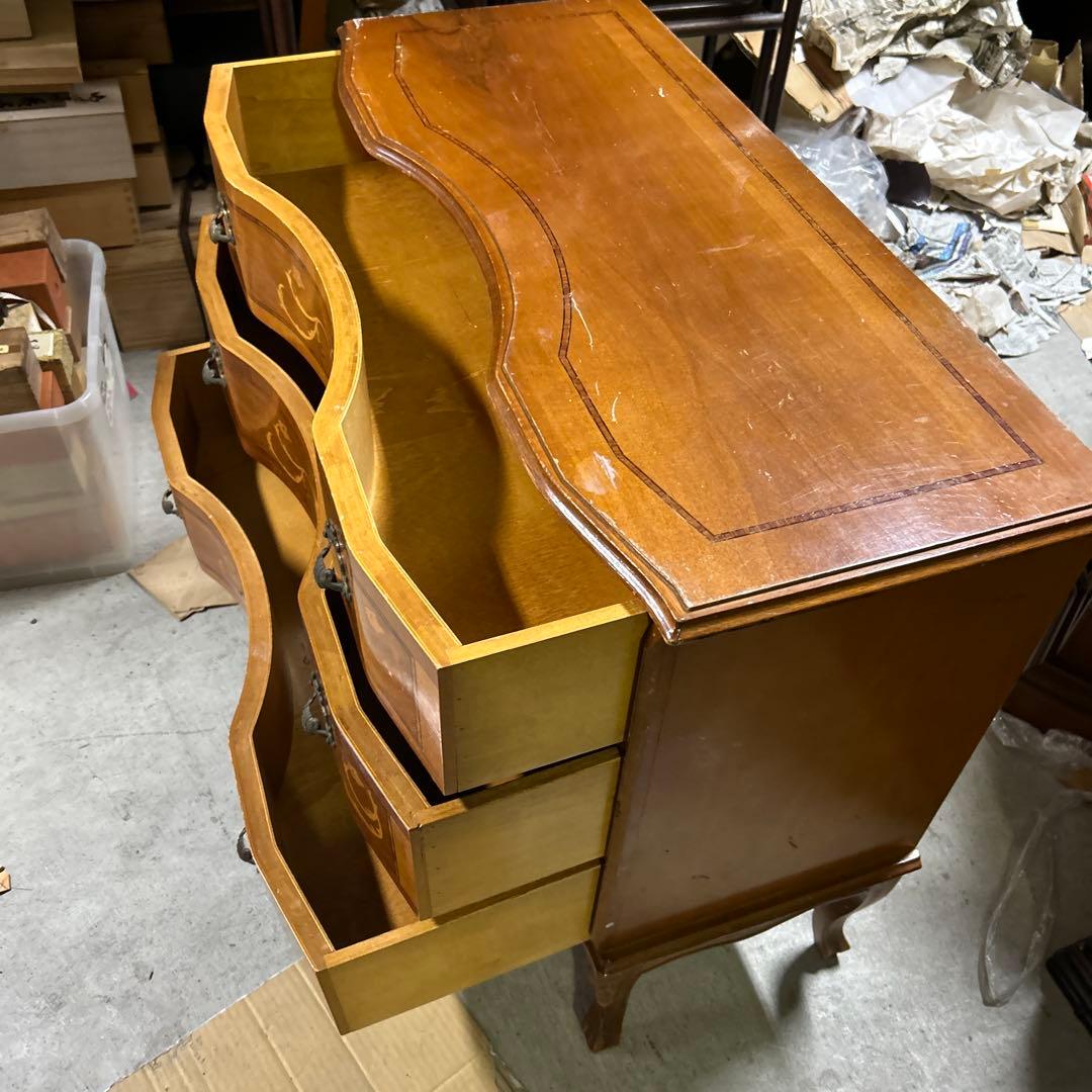 ダークブラウンの収納キャビネット