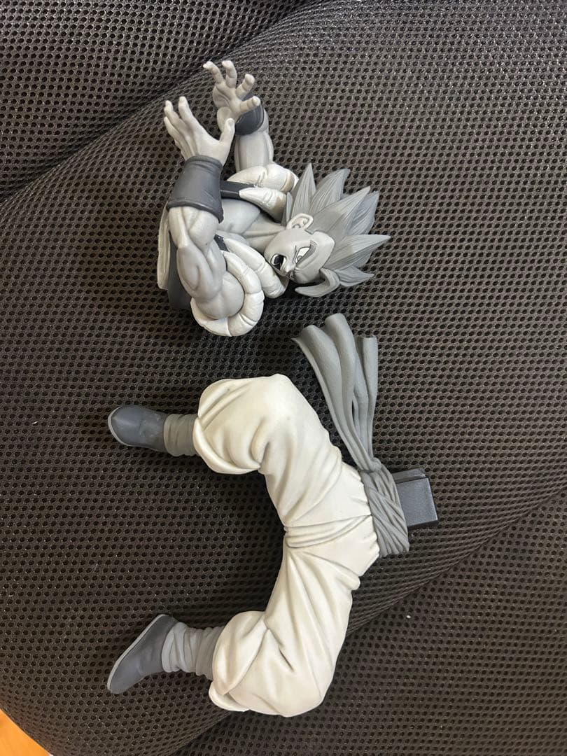 ドラゴンボール超 ブロリー ゴジータモノクロ100体限定