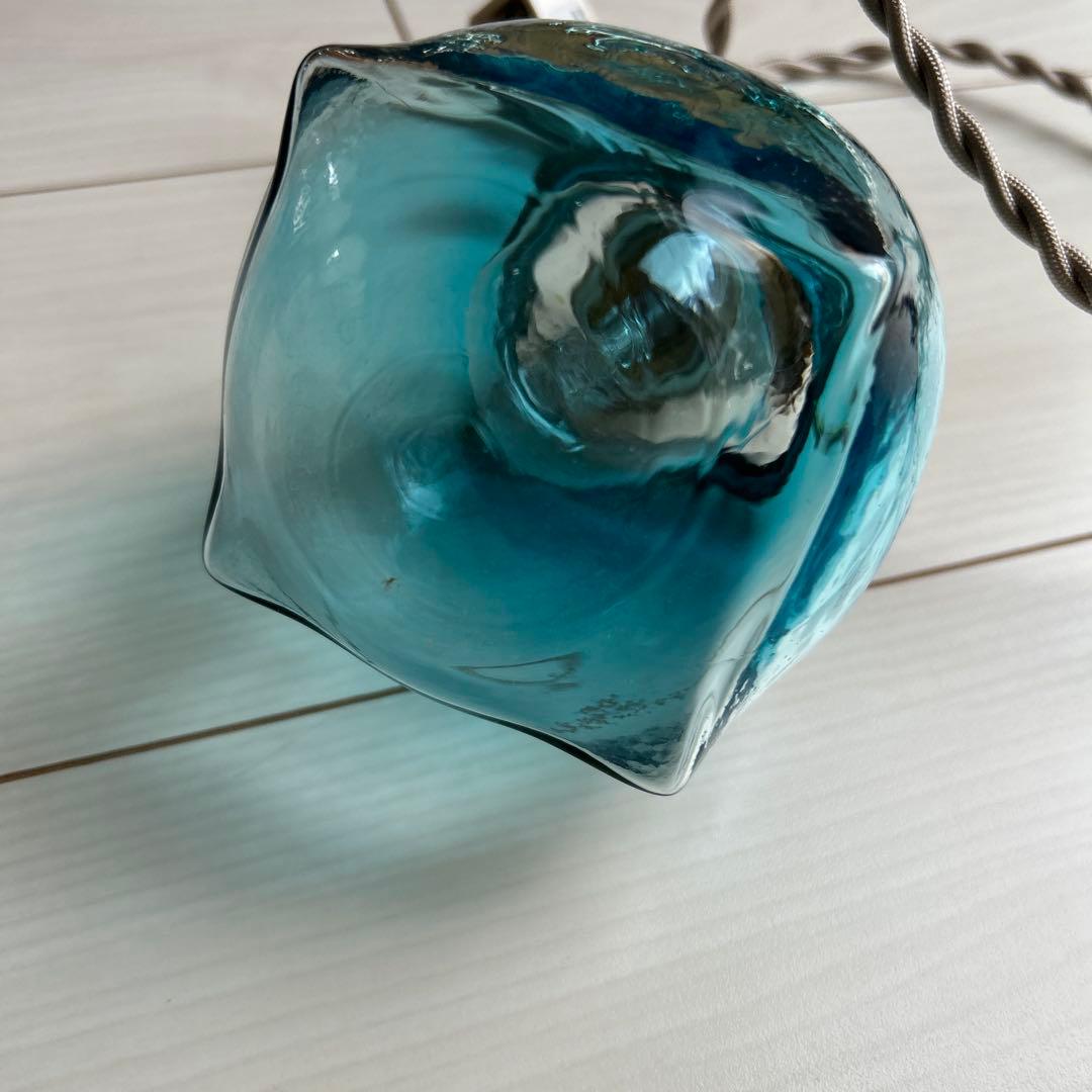 安土草多　青いガラス ペンダントライト　電球とコード付き