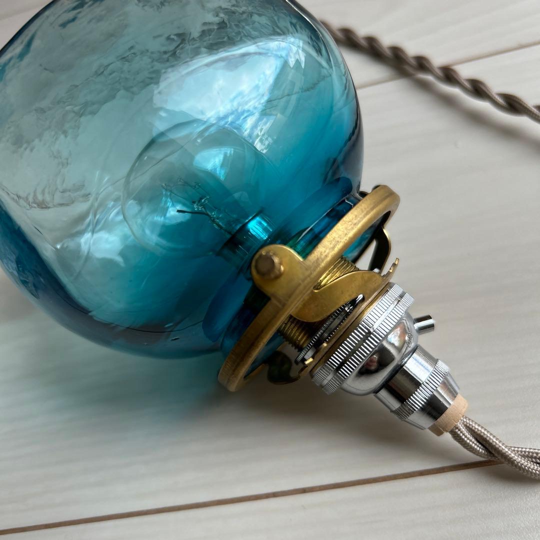 安土草多　青いガラス ペンダントライト　電球とコード付き