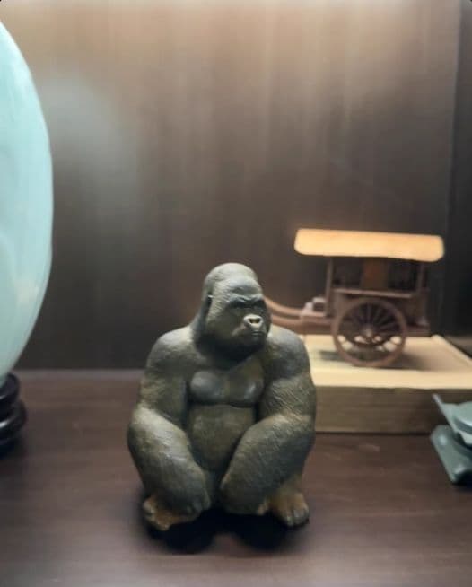 ゴリラ動物 デスク書斎リビング 玄関お 茶台 装飾品 工芸品 置物