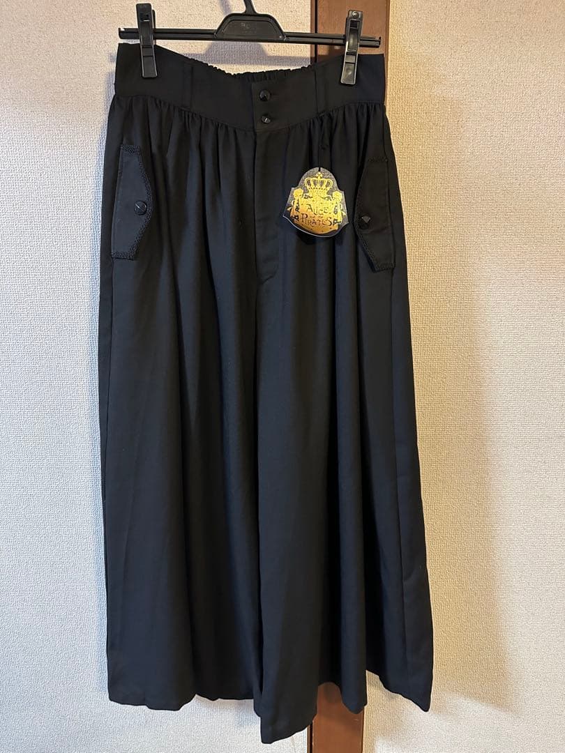 フラップ付ワイドパンツ