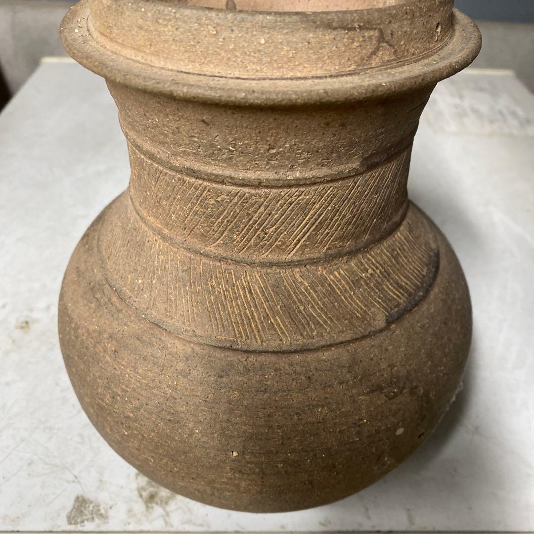 新羅の壺 中型 彫刻模様　花器　花瓶