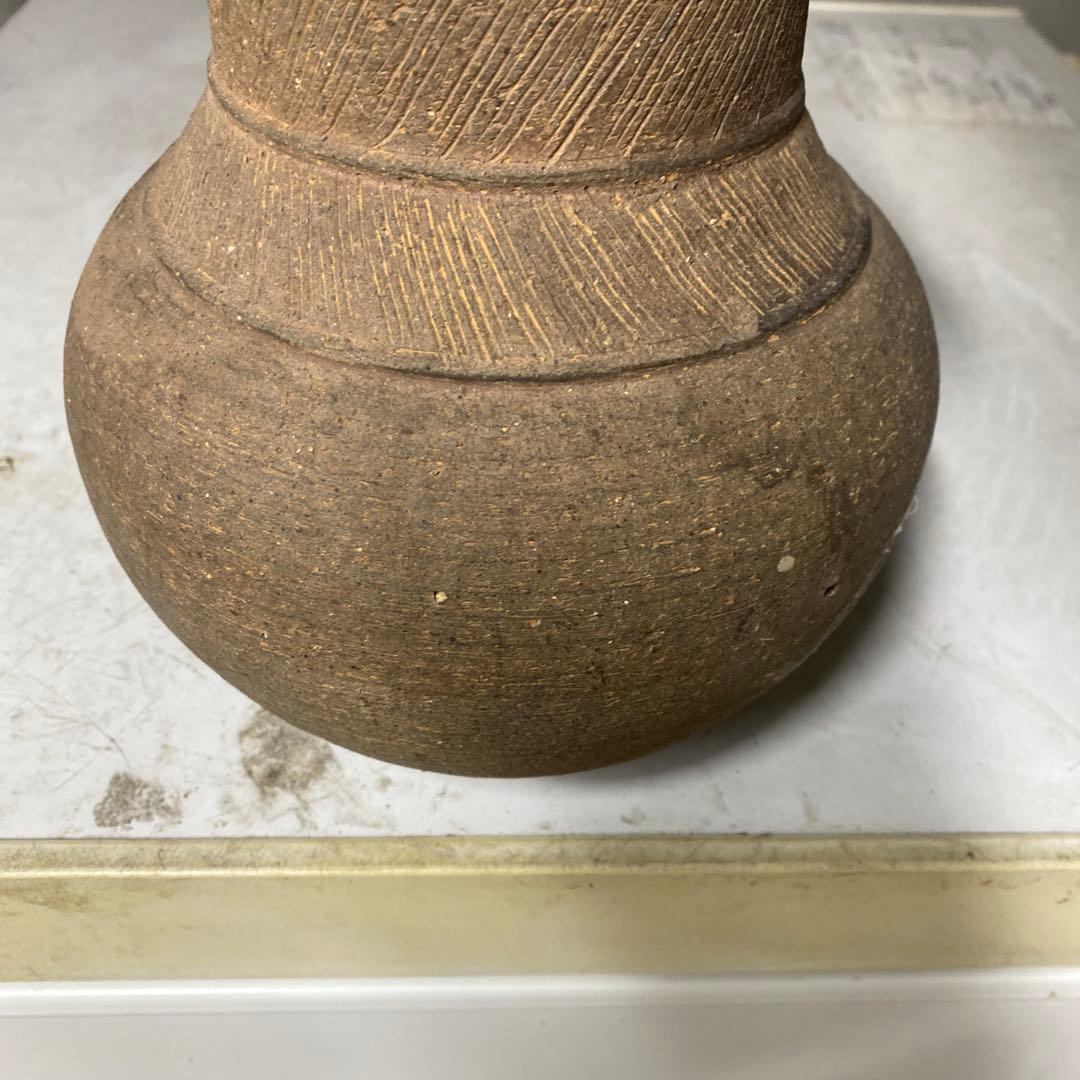 新羅の壺 中型 彫刻模様　花器　花瓶