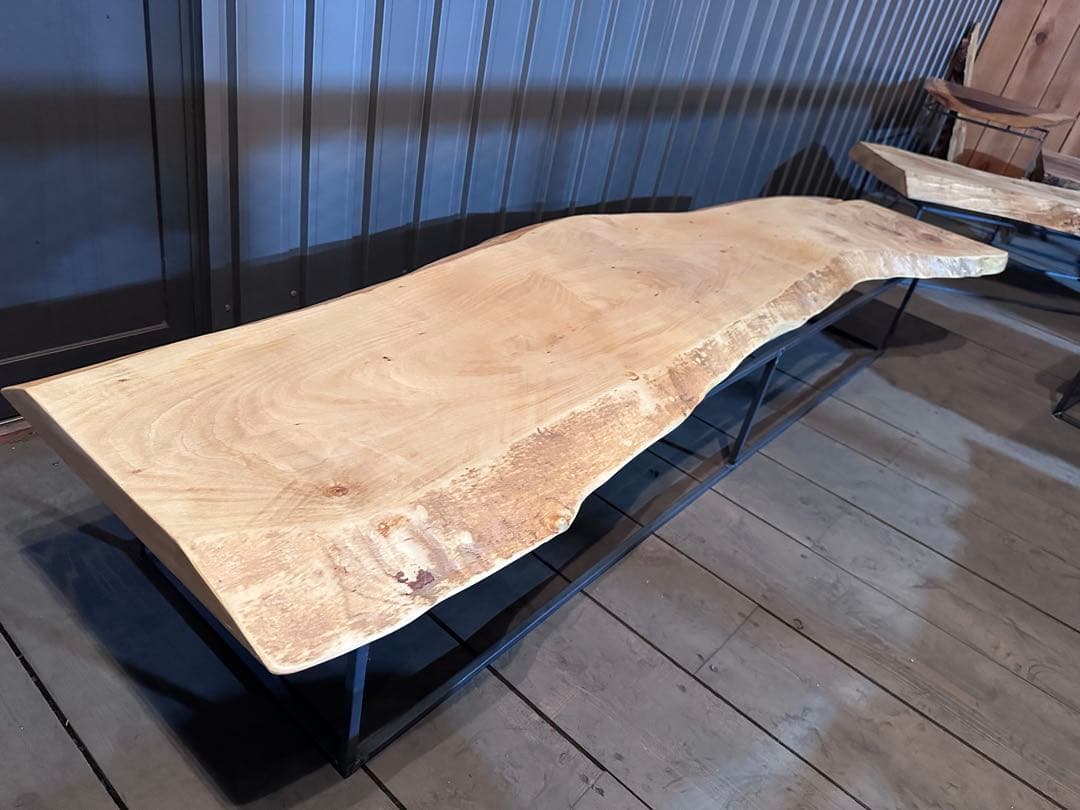 栃　トチ　一枚板テーブル　ローテーブル　ベンチディスプレイ　アイアン　民泊