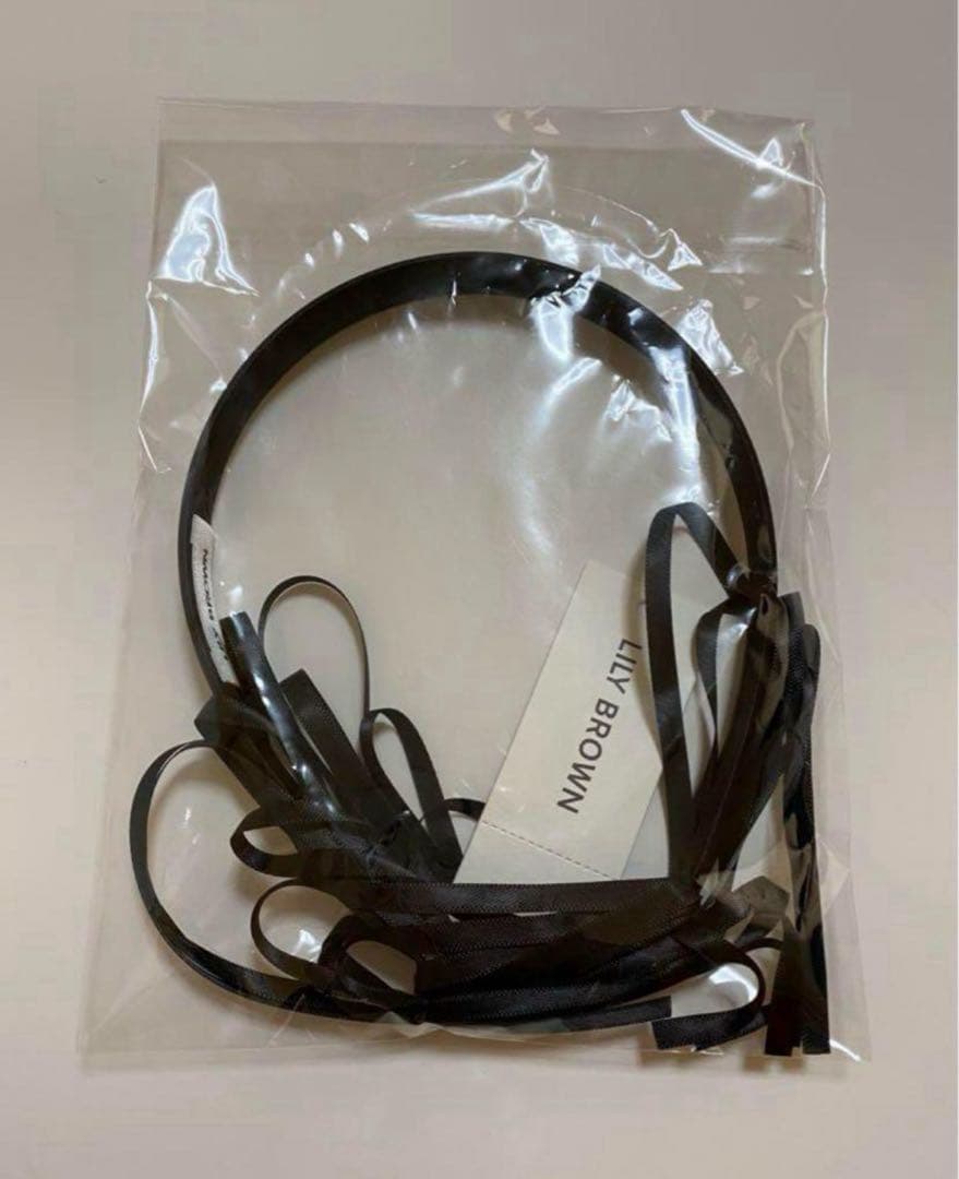 リボンフリンジカチューシャ　リリーブラウン　黒　ブラック　タグ付き　美品　綺麗め