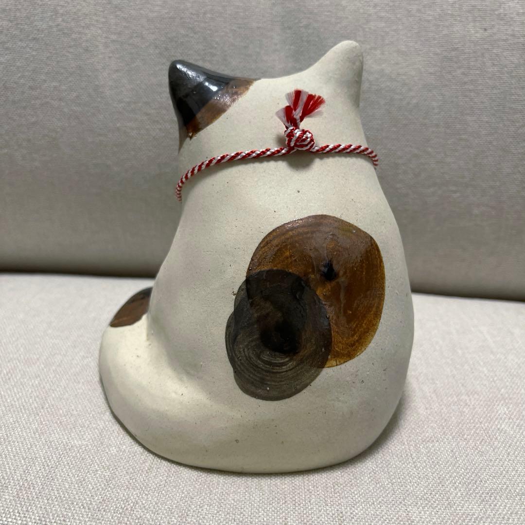 布施猫　布施猫笑店　猫　ねこ　cat 陶器製　猫の置物 鈴付き