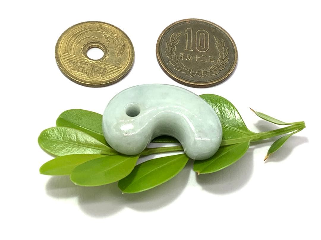 高品質灰青混じり色ヒスイ　糸魚川翡翠ジェダイト　艶照り良好‼️ 外部鑑定鑑別書付