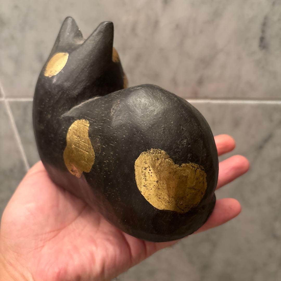 エジプトアンティーク　黄金に輝く木彫りのネコの彫刻オブジェ