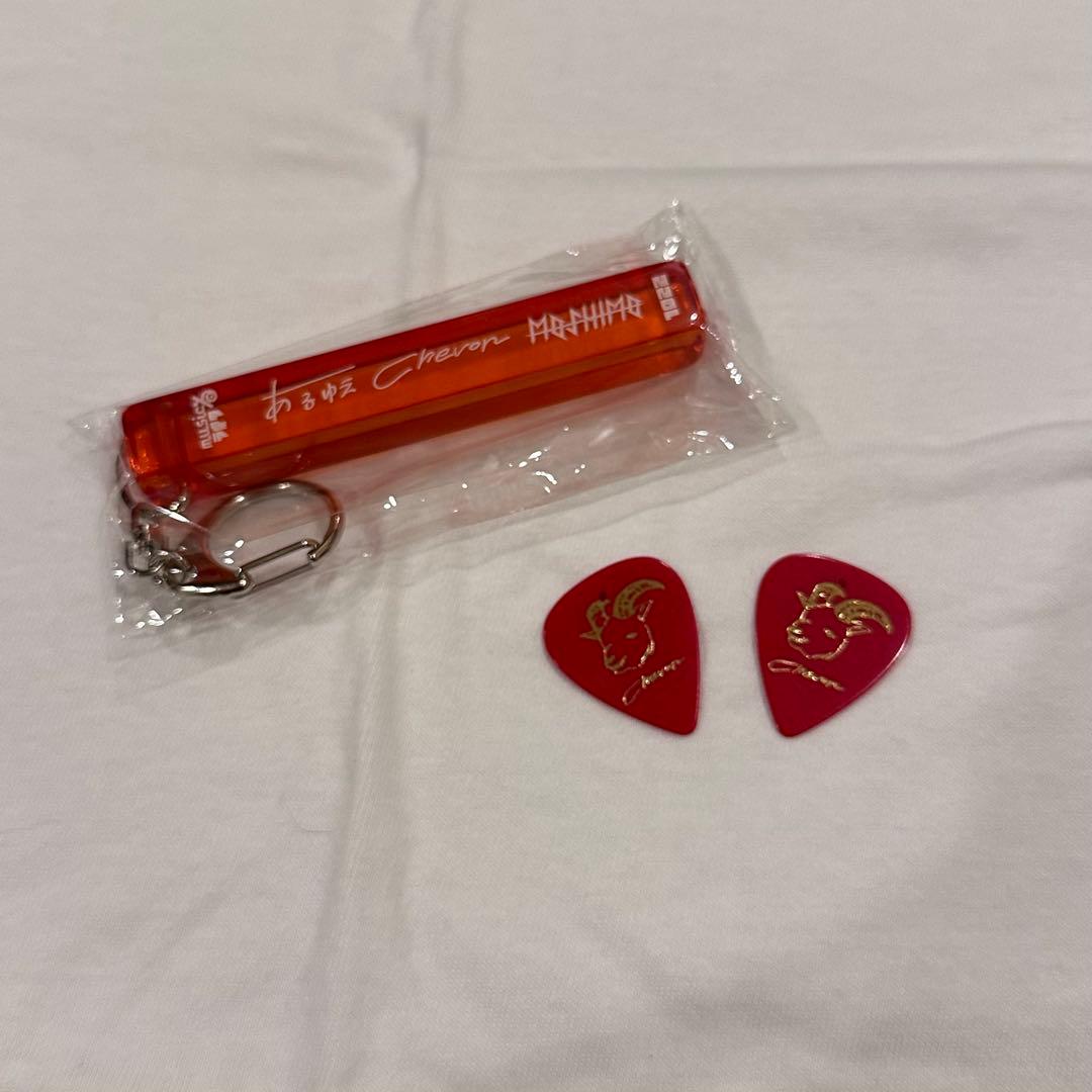 Chevon サイン入りTシャツetc